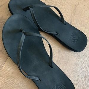 reef sandals?flipflops black
